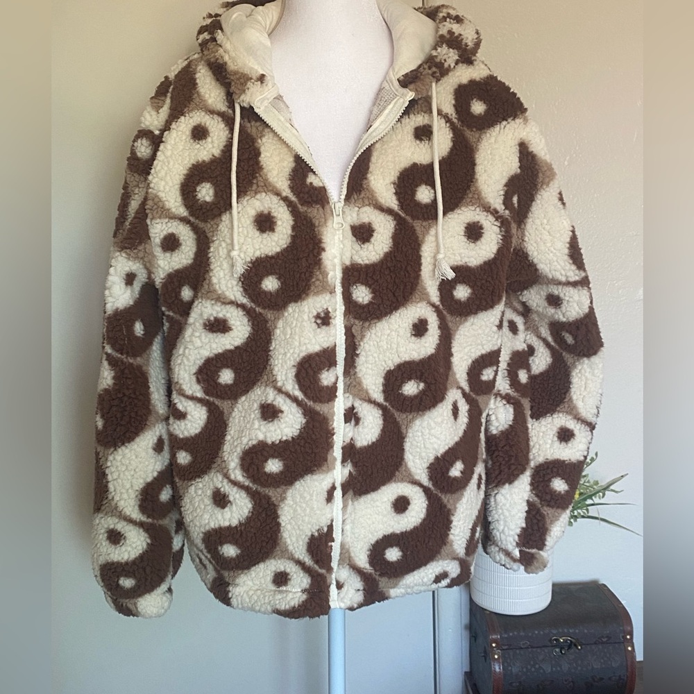 PacSun Brown and Cream Yin Yang Fleece Jacket women‎ size small - Picture 2 of 11